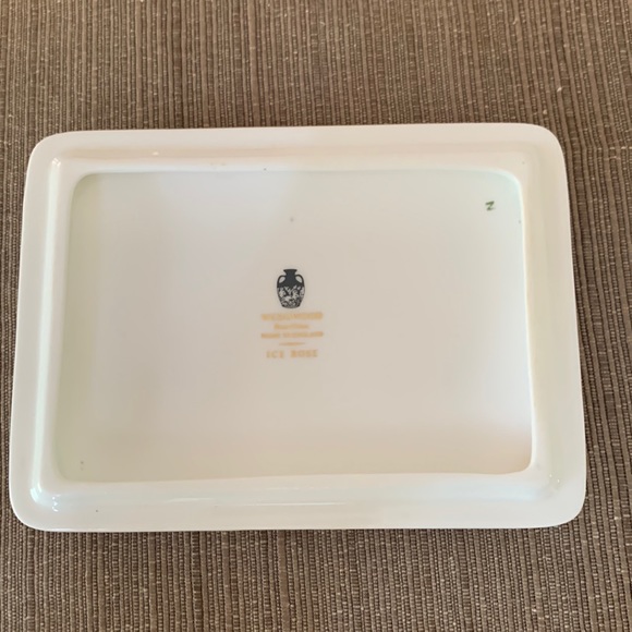 Wedgwood Bone China “ice rose” trinket box - Picture 2 of 5